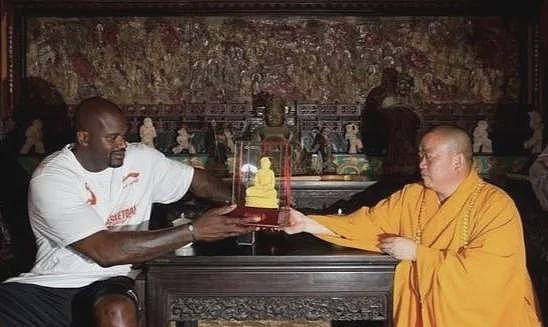 释永信被查！奥尼尔三观要毁？曾获赠金佛+少林膏药，热泪盈眶求保佑（组图） - 3