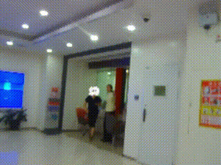 女子坚持要取走390万元现金,长沙一银行柜员无奈报警(组图) - 1