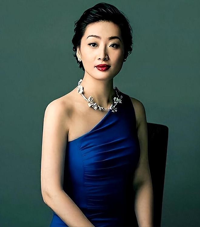 同样是花宗庆后的钱，对比杜建英和宗馥莉的珠宝，两人差距好大（组图） - 29
