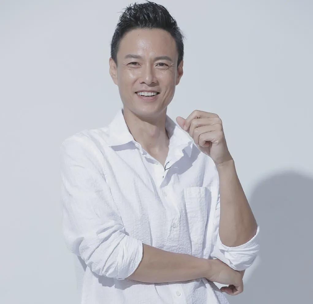【情感】演反派再次爆红！相亲认识妻子，15年零绯闻，一起陪妈妈抗癌（组图） - 1