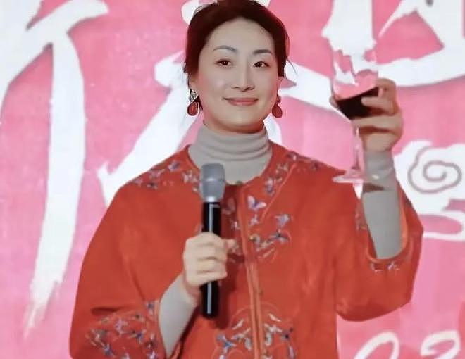 同样是花宗庆后的钱，对比杜建英和宗馥莉的珠宝，两人差距好大（组图） - 33