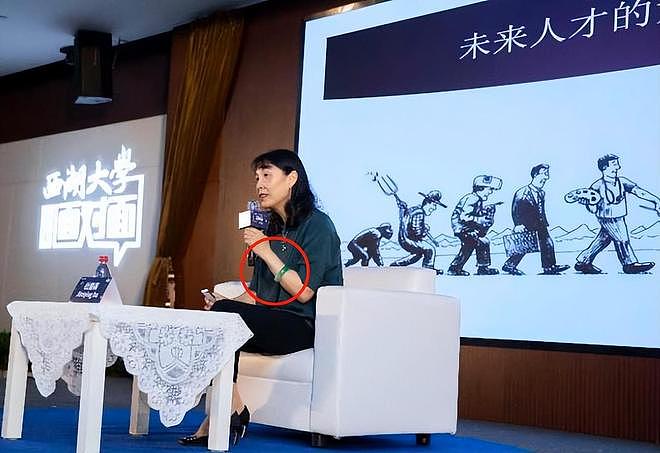 同样是花宗庆后的钱，对比杜建英和宗馥莉的珠宝，两人差距好大（组图） - 19