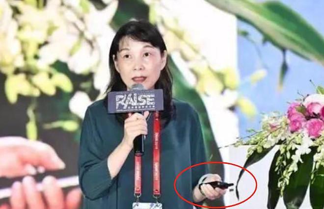 同样是花宗庆后的钱，对比杜建英和宗馥莉的珠宝，两人差距好大（组图） - 8