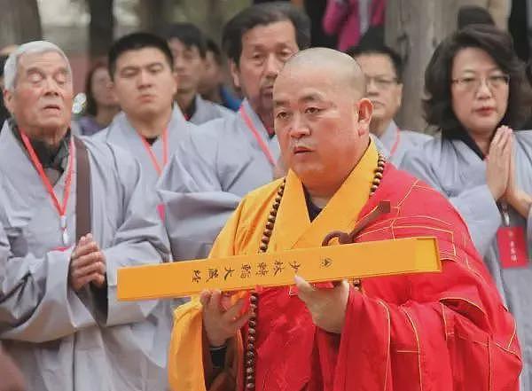深扒释永信:搂着美女念着经,也曾是个苦行僧,20年间多次被举报,每每安全过关(组图) - 1