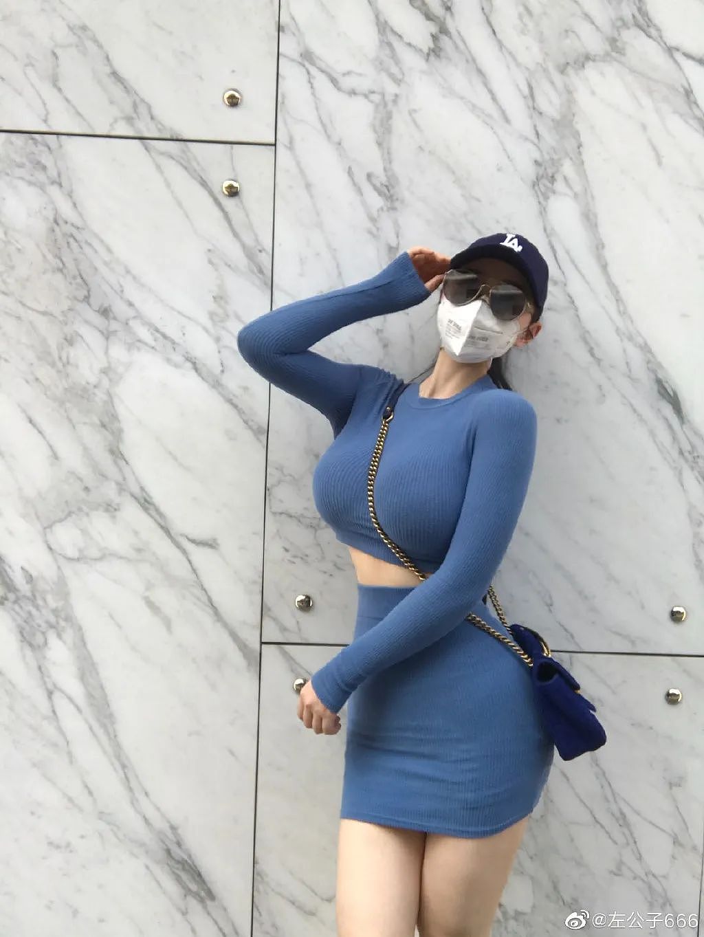 【美女】成都22岁尤物凭胸走红,身材凹凸有致让人想舔屏了(组图) - 1
