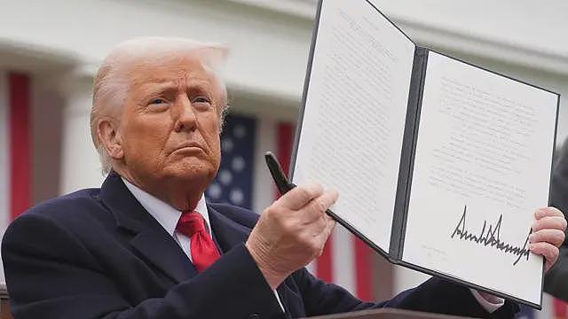 特朗普强硬的关税策略正在取得成效(图) - 1