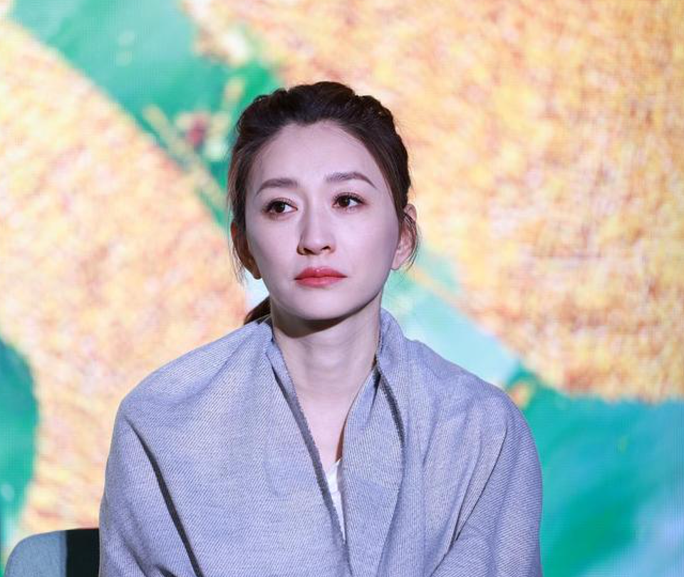李小冉删了何炅微信，发微博声称：一觉醒来以为天又塌了”（组图） - 2