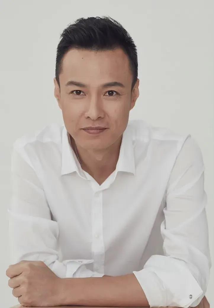 【情感】演反派再次爆红！相亲认识妻子，15年零绯闻，一起陪妈妈抗癌（组图） - 12