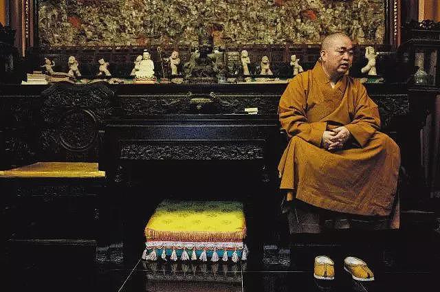 深扒释永信:搂着美女念着经,也曾是个苦行僧,20年间多次被举报,每每安全过关(组图) - 8