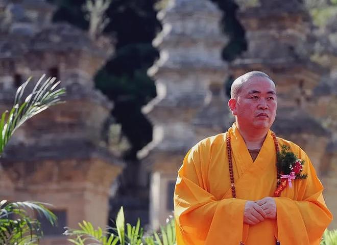 深扒释永信:搂着美女念着经,也曾是个苦行僧,20年间多次被举报,每每安全过关(组图) - 5