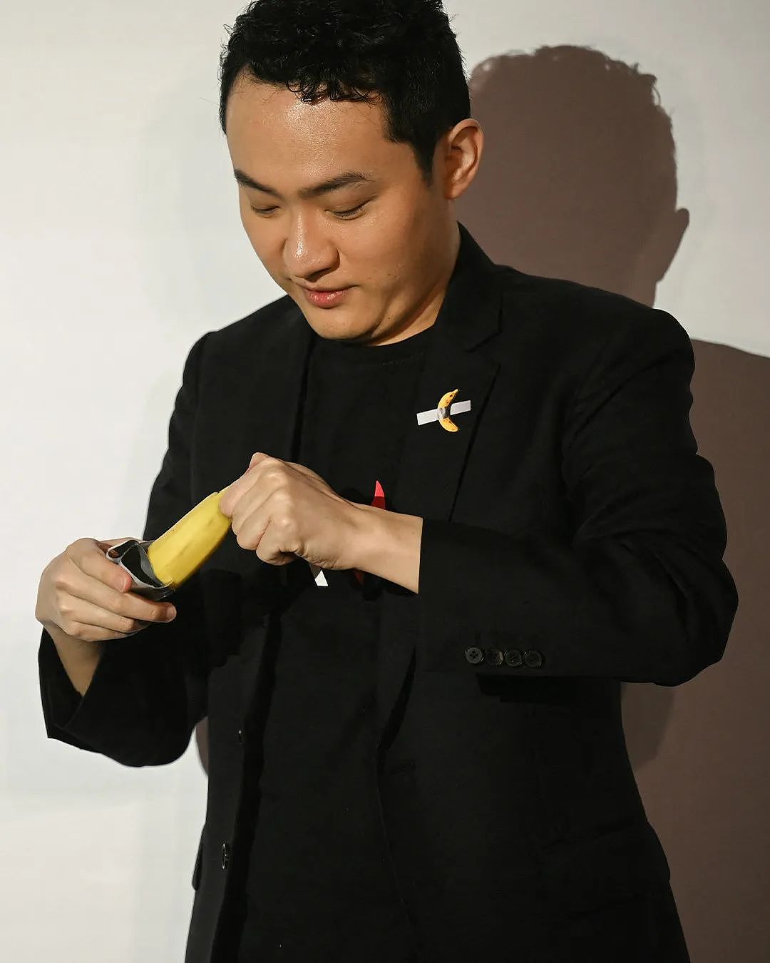 继10w人拉过的金马桶被偷走后,他那根4469w的香蕉又被吃掉了...(组图) - 7