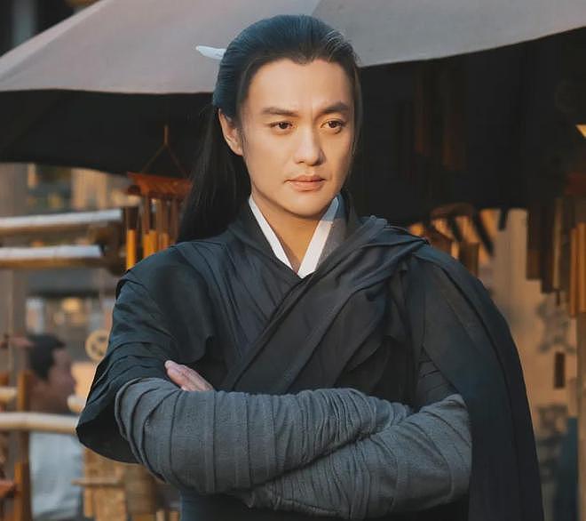 周一围演技又翻车了!对着陈都灵从腰臀摸到肩膀,网友吐槽太油腻(组图) - 1