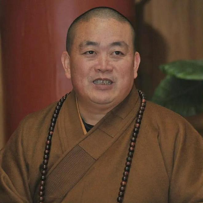 深扒释永信:搂着美女念着经,也曾是个苦行僧,20年间多次被举报,每每安全过关(组图) - 12