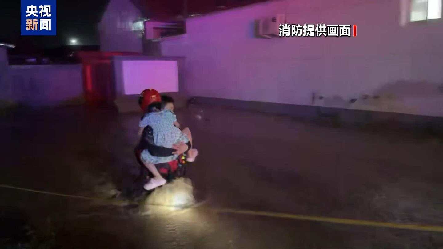 北京密云突发洪水,游客凌晨跳窗逃生:积水暴涨至胸口(视频/组图) - 2