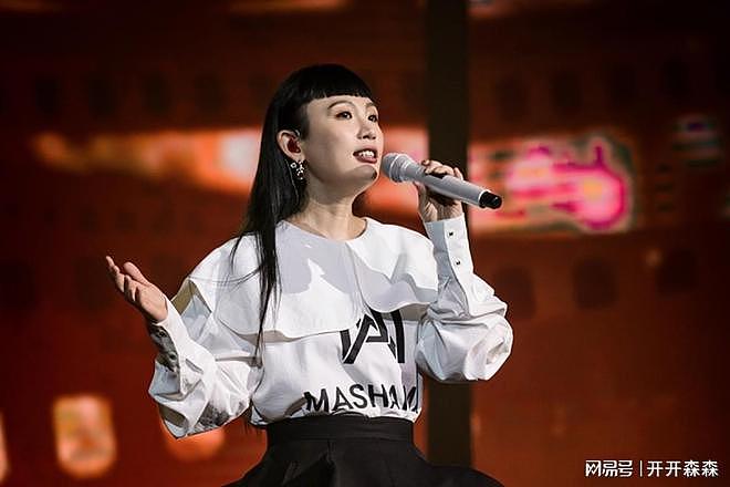 42岁歌后魏如萱官宣与小21岁网红恋情,否认插足,牵手男友撒狗粮(组图) - 7