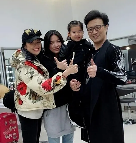 女儿20年不认亲妈！汪峰前妻在直播间哽咽哭诉（组图） - 3