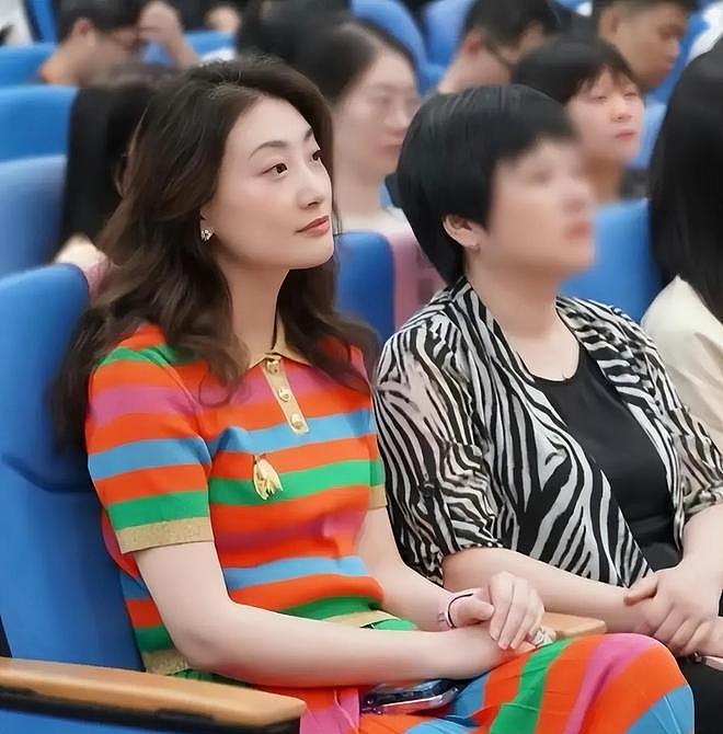 同样是花宗庆后的钱，对比杜建英和宗馥莉的珠宝，两人差距好大（组图） - 28