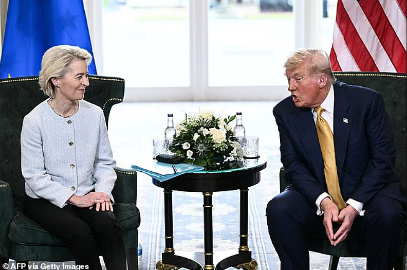 美国与欧盟达成新贸易协议!特朗普见冯德莱恩“打感情牌”,欲平息爱泼斯坦丑闻(组图) - 1