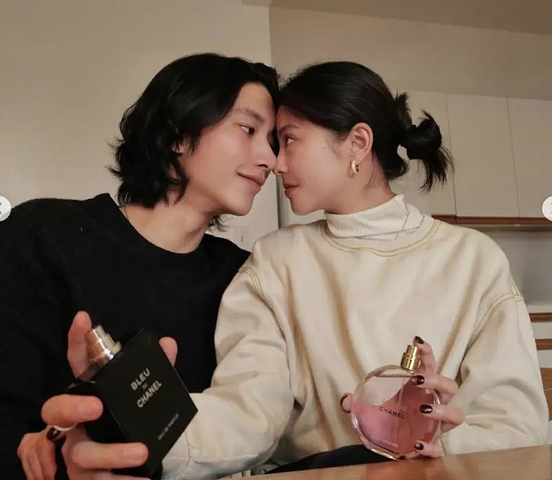 42岁歌后魏如萱官宣与小21岁网红恋情，否认插足当小三，牵手男友撒狗粮（组图） - 3
