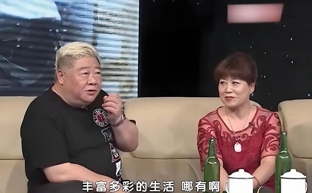 【情感】61岁老戏骨回应“女儿才9岁”:为照顾父母和岳母丁克30年,曾当选“中国演艺界十大孝子”(组图) - 11