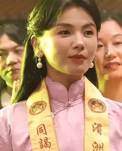 一级警督开道，超规格礼遇！46岁刘涛官宣新身份（组图） - 1