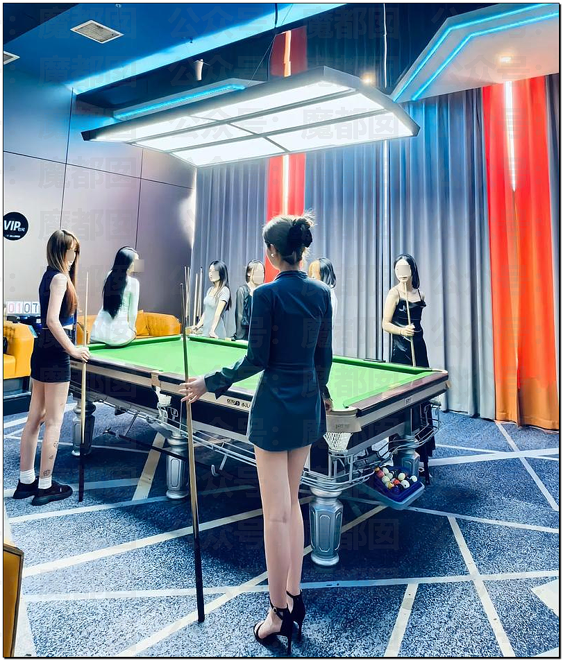 台球室活春宫视频疯传！性感女助教给顾客提供色情服务，随时备好安全套，谈好价格现场就干起来（视频/组图） - 12