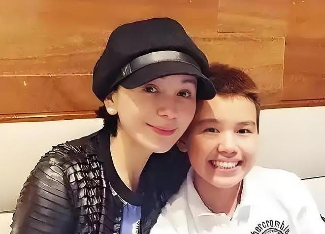 雪姨滤镜碎一地!55岁王琳洁癖严重,离婚后她把儿子当救命稻草(组图) - 9