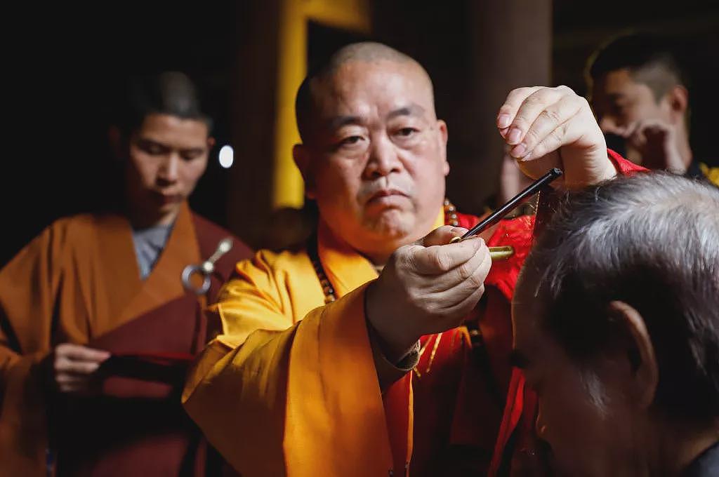 释永信被目睹喝酒吃肉,僧人私下叫其情妇“师娘“(组图) - 1