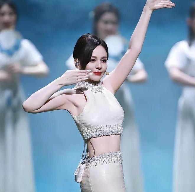 雪姨滤镜碎一地!55岁王琳洁癖严重,离婚后她把儿子当救命稻草(组图) - 11