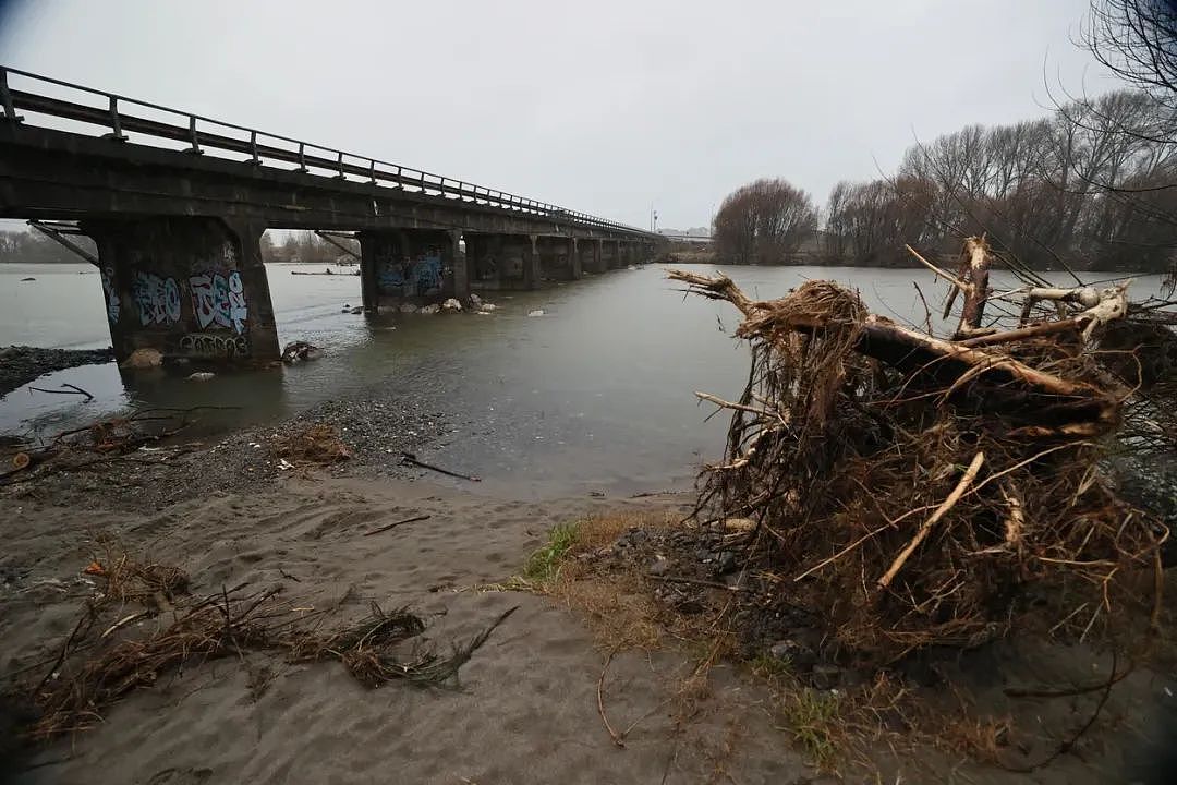 新西兰极端天气侵袭，超2000居民企业断电，奥克兰暴雨预警升级，洪涝灾害，多地开启紧急状态（组图） - 5