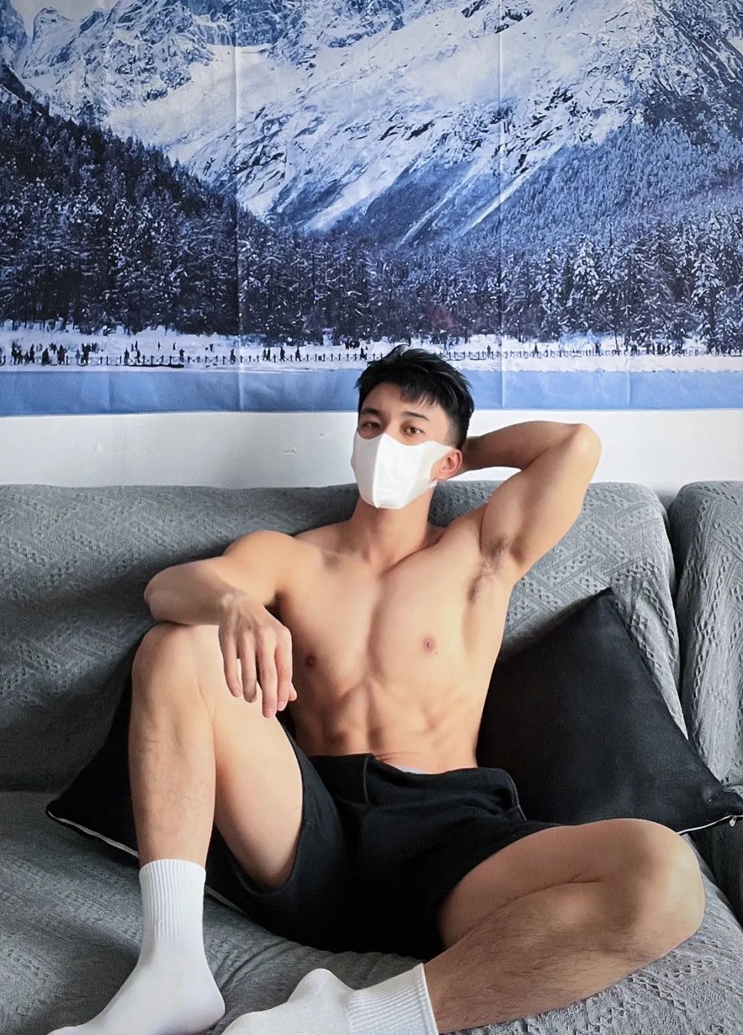 【帅哥】山东189肌肉猛男,如今拍照姿势太大胆,网友辣评:是不是弯了...(组图) - 2