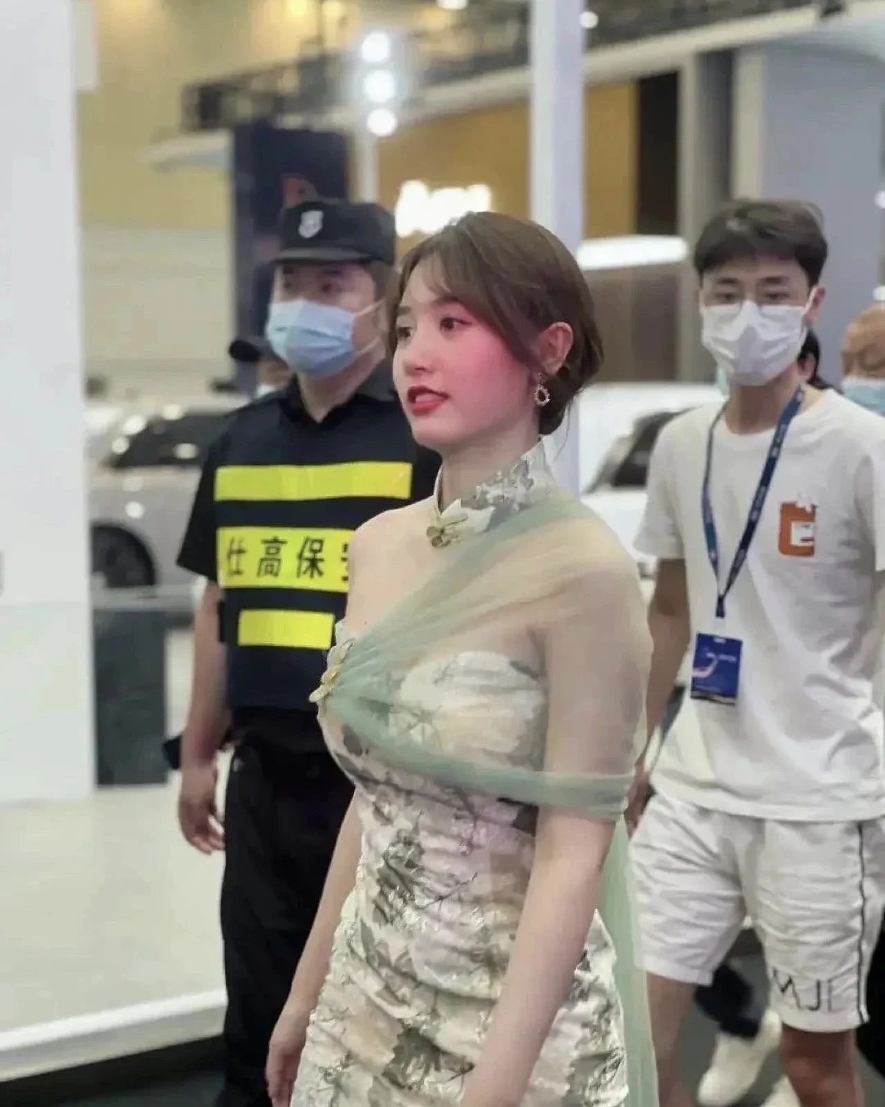【美女】蓝衣战神未P图照曝光，网友直呼：这身材绝了（组图） - 7