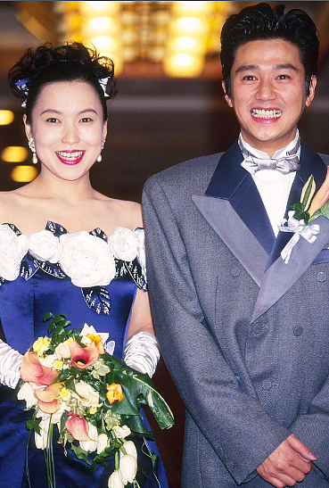 亚洲顶级渣男塌房后复出?劈腿中日3位天后,逼女友自杀转头就娶富家女,亲妈骨灰被偷照样领奖...(组图) - 21