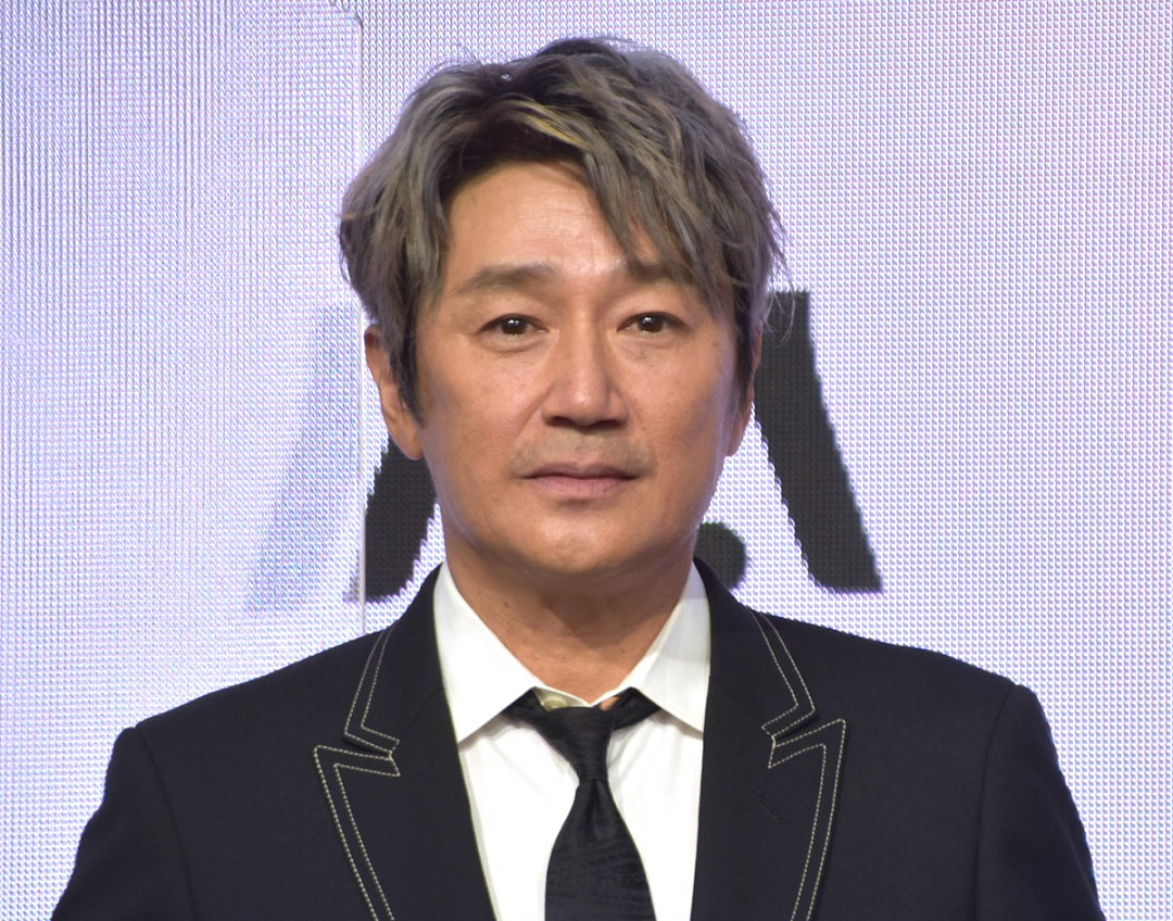 亚洲顶级渣男塌房后复出?劈腿中日3位天后,逼女友自杀转头就娶富家女,亲妈骨灰被偷照样领奖...(组图) - 1