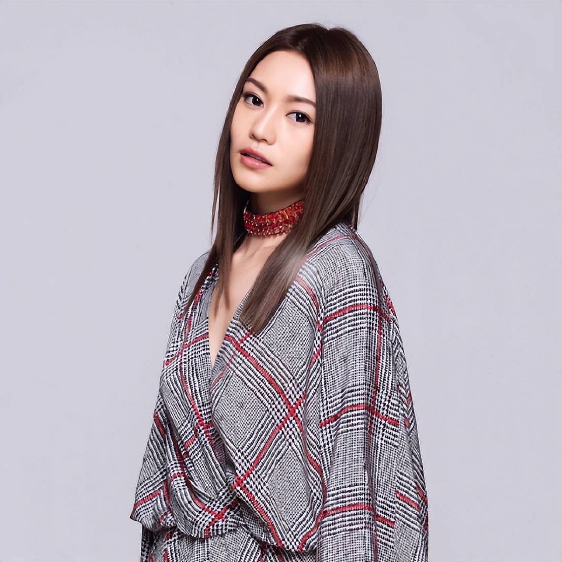 TVB老戏骨被女艺人隔空喊“老爷”秒变脸,儿子被对方主动献吻(组图) - 9