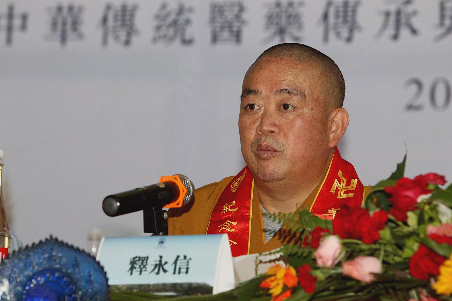 释永信被目睹喝酒吃肉,僧人私下叫其情妇“师娘“(组图) - 2