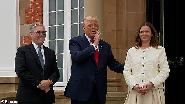 52岁英国首相夫人见特朗普,被不断赞美,“调情意味”惹争议(组图) - 6
