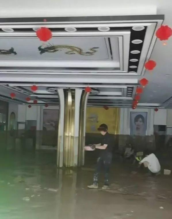中国银楼数千万首饰被洪水冲走,有人带探测仪寻宝(组图) - 2