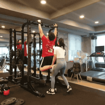 【美女】健身教练身材火辣，技术好还贴心辅助，你确定不去找她练练吗（组图） - 7