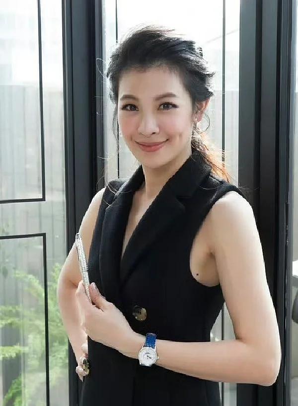 贾静雯没想到，当年花千万争回的女儿，如今竟成50亿遗产继承人（组图） - 3