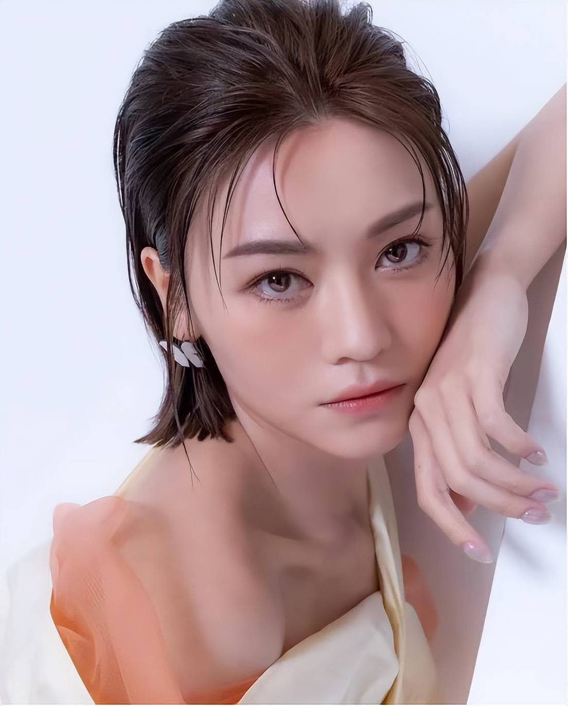 TVB老戏骨被女艺人隔空喊“老爷”秒变脸,儿子被对方主动献吻(组图) - 8