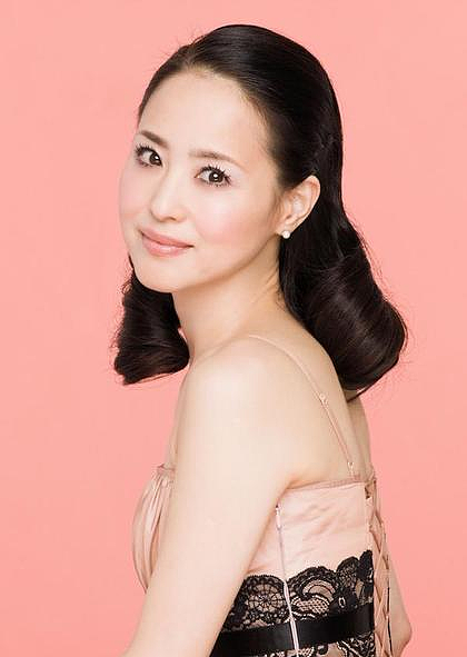亚洲顶级渣男塌房后复出?劈腿中日3位天后,逼女友自杀转头就娶富家女,亲妈骨灰被偷照样领奖...(组图) - 20