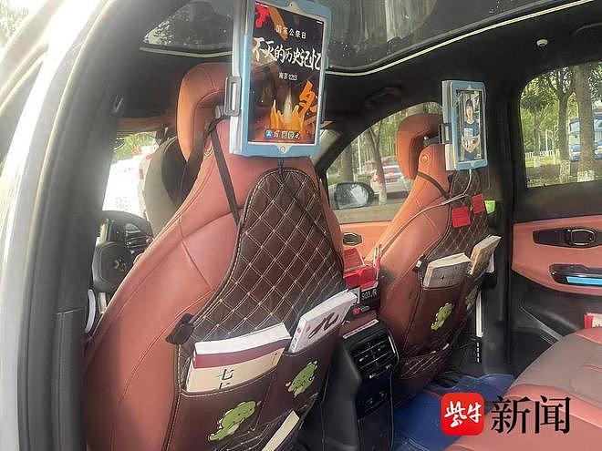 顺风车司机3年送出460本《南京大屠杀》，有人感动落泪（组图） - 1