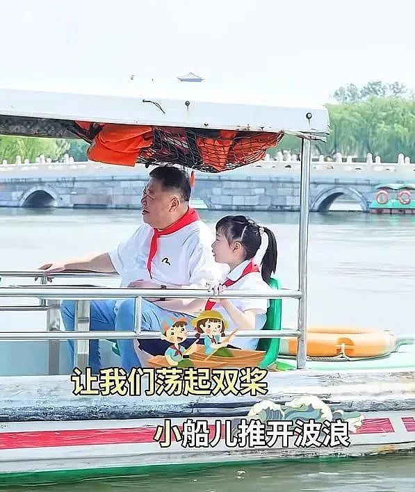 【情感】61岁老戏骨回应“女儿才9岁”:为照顾父母和岳母丁克30年,曾当选“中国演艺界十大孝子”(组图) - 10