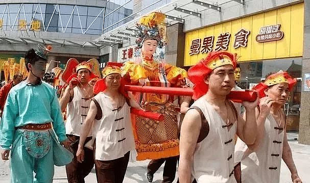 一级警督开道，超规格礼遇！46岁刘涛官宣新身份（组图） - 4