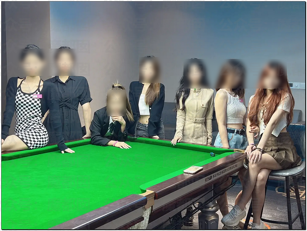 台球室活春宫视频疯传！性感女助教给顾客提供色情服务，随时备好安全套，谈好价格现场就干起来（视频/组图） - 13