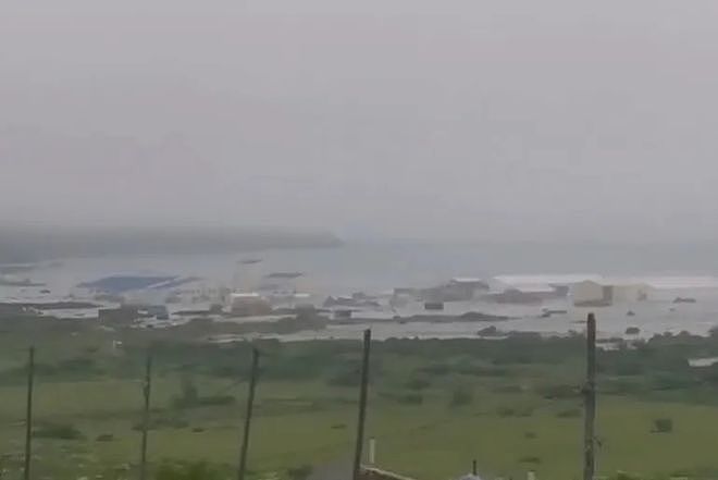 俄罗斯强震后，海啸淹没2000人居住的港口城镇（组图） - 1