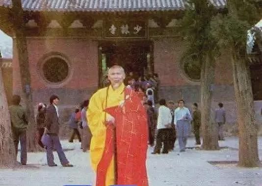 释永信早年私生活被曝,睡长椅,住澡堂子,曹德旺解释他如何变坏(组图) - 4