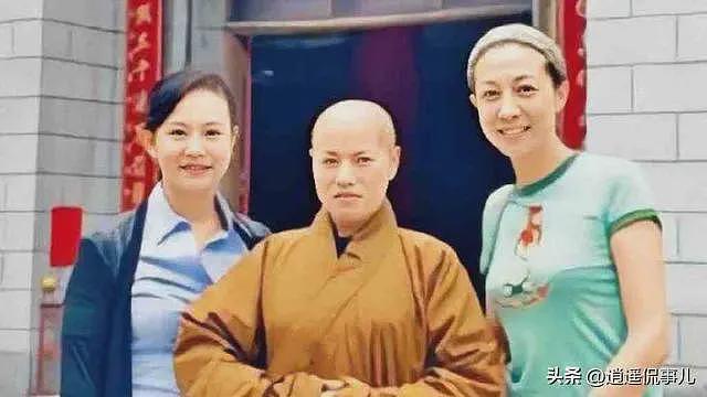 “女版”释永信：白天念经晚上夜店，豪宅藏满假发黑丝（组图） - 10