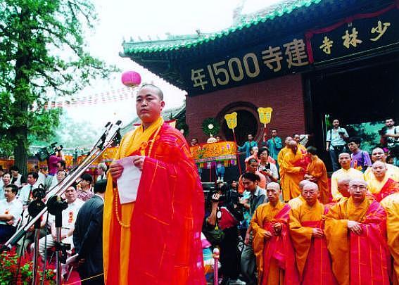 真没想到,释永信刚塌房,最先被牵连的竟是李湘的“黑丝短裙照”(组图) - 13